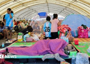 Hundreds flee Thailand-Cambodia border after lethal clashes and air strikes Hundreds flee Thailand-Cambodia border after lethal clashes and air strikes