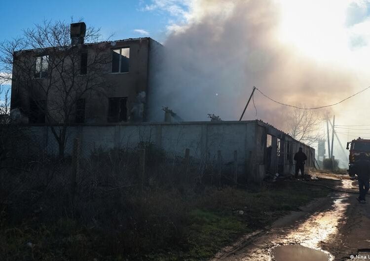 Russian strikes minimize energy to hundreds – DW – 12/13/2025