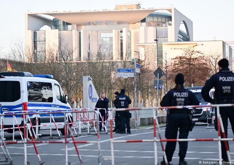 Ukraine updates: EU allies proceed peace talks in Berlin – dw.com