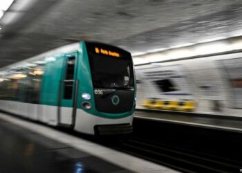 3 ladies stabbed in Paris metro, suspect arrested – DW – 12/27/2025