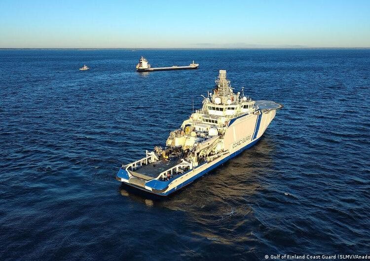 Finland seizes vessel suspected of damaging undersea cable – DW – 12/31/2025