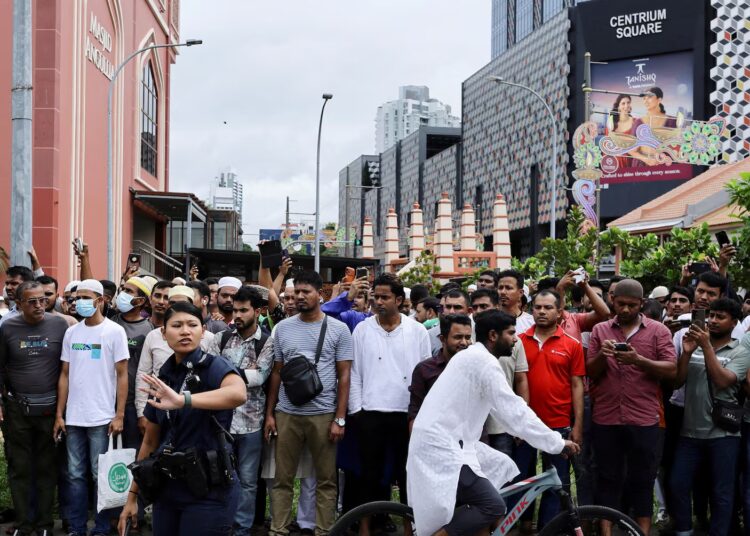 Bangladesh rocked by unrest after dying of scholar chief Bangladesh rocked by unrest after dying of scholar chief