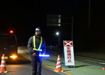 Japan lifts tsunami warning after 7.5-magnitude earthquake Japan lifts tsunami warning after 7.5-magnitude earthquake