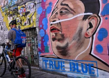 2025 heroes: 5 individuals who risked their lives to avoid wasting strangers