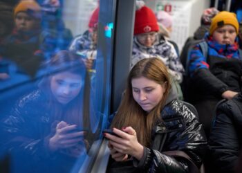Russians enraged by plans to chop cellular web on New Yr’s Eve Russians enraged by plans to chop cellular web on New Yr’s Eve