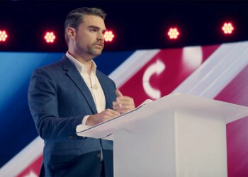 Ben Shapiro calls out Tucker Carlson at TPUSA AMFest 2025