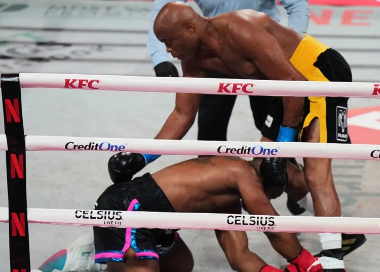 Anderson Silva defeats Tyron Woodley with TKO