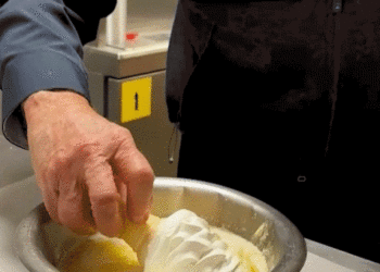 Stew Leonard’s butter-dipped ice cream cones create viral sensation on Instagram