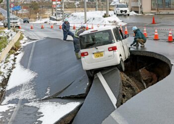 Dozens injured in M7.5 quake in Japan, gov’t warns of larger temblor Dozens injured in M7.5 quake in Japan, gov’t warns of larger temblor