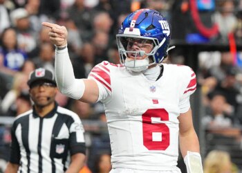 Giants’ Jaxson Dart scores twice to assist snap nine-game shedding streak