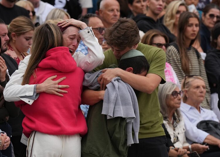 Bondi Seaside taking pictures victims remembered in heartbreaking household tributes
