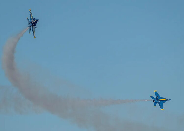 US fighter jets fly closest to Venezuelan airspace in Gulf mission