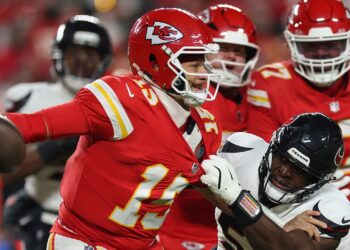 Texans’ protection stifles Patrick Mahomes, Chiefs to win fifth straight recreation Texans’ protection stifles Patrick Mahomes, Chiefs to win fifth straight recreation