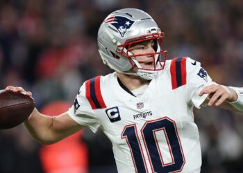 Drake Maye leads Patriots to first playoff berth with comeback win