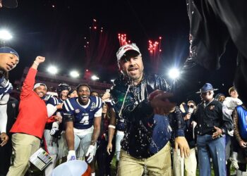 Ole Miss overcomes teaching shake-up, dominates Tulane in CFP debut