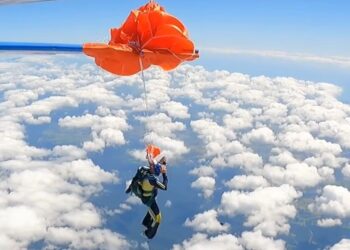 Parachutists verify software program after jumper snagged on aircraft • The Register Parachutists verify software program after jumper snagged on aircraft • The Register