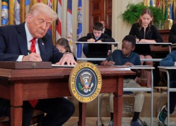 Mother and father acquire new weapon in opposition to colleges hiding scholar gender transitions Mother and father acquire new weapon in opposition to colleges hiding scholar gender transitions