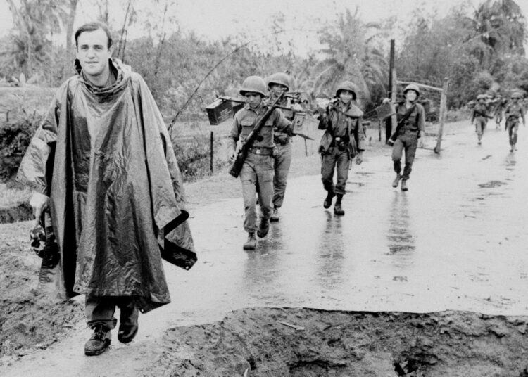 Pulitzer Prize-winning correspondent Peter Arnett has died : NPR Pulitzer Prize-winning correspondent Peter Arnett has died : NPR