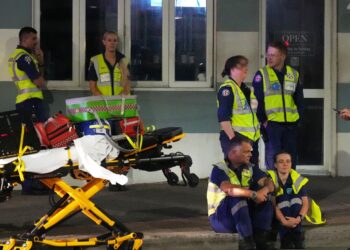 A number of individuals killed by gunmen at Jewish vacation occasion on Sydney’s Bondi Seaside : NPR A number of individuals killed by gunmen at Jewish vacation occasion on Sydney’s Bondi Seaside : NPR