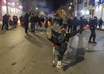 Iran briefly closes airspace as U.S. tensions rise, flights rerouted throughout area