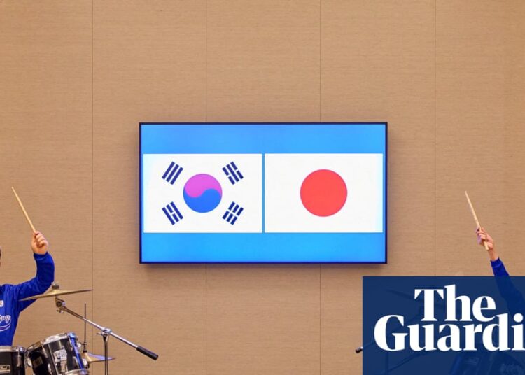 Cymbal of unity? South Korea and Japan leaders bash out Okay-pop hits after summit talks | Japan