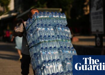 Variety of individuals residing in excessive warmth to double by 2050 if 2C rise happens, examine finds | Excessive warmth