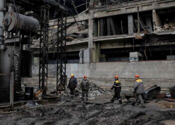 The Ukrainian vitality staff risking their lives as Russia targets essential services