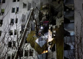 Russia hits Ukraine with hypersonic ballistic missile, strikes kill 4 in Kyiv, Ukraine authorities say