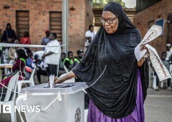 Yoweri Museveni faces Bobi Wine in presidential ballot