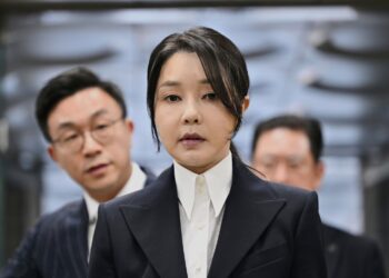 South Korea’s former first woman jailed for bribery forward of husband’s verdict South Korea’s former first woman jailed for bribery forward of husband’s verdict