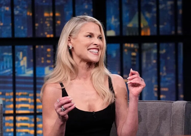 Martha Stewart surprises Ali Larter at dinner, praises ‘Landman’ present