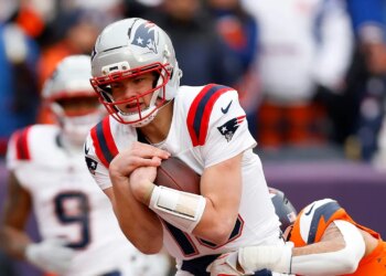NFL information: Patriots high Broncos to win AFC title