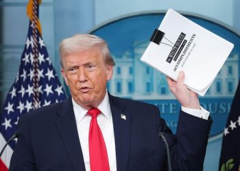 Trump touts first-year accomplishments in prolonged White Home briefing earlier than heading to Davos