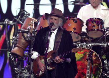 Bob Weir, Grateful Lifeless co-founder and guitarist, dies at 78 years outdated