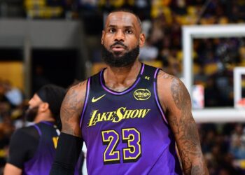 LeBron James reacts to reported rift with Lakers minority proprietor Jeanie Buss LeBron James reacts to reported rift with Lakers minority proprietor Jeanie Buss