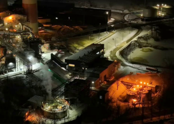 Explosion at Pennsylvania plant injures 4 individuals, sends them to hospital