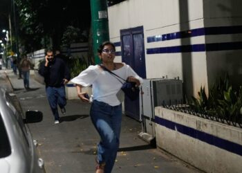 Explosions ring out in Venezuela as Maduro accuses US of assault Explosions ring out in Venezuela as Maduro accuses US of assault