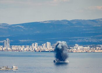 Explosions heard throughout Center East as Iran retaliates to U.S. strikes