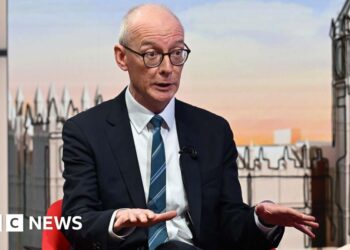 Don't drop PM over Mandelson, minister urges Labour MPs – BBC