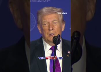 Trump DOUBLES DOWN on protection of Noem #shorts #us #information #foxnews