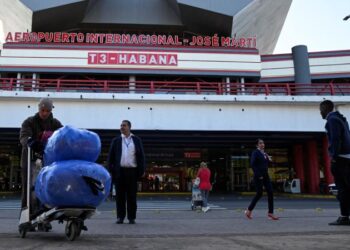 As US squeezes Cuba’s oil provide, airways rethink flights and Havana rations well being companies