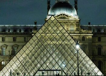 Louvre director resigns 4 months after stunning jewellery heist on the museum Louvre director resigns 4 months after stunning jewellery heist on the museum