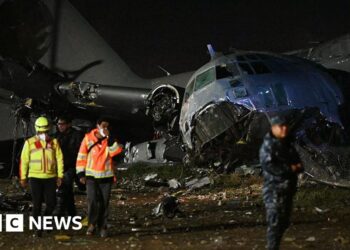 No less than 11 killed after navy aircraft carrying banknotes crashes in Bolivia