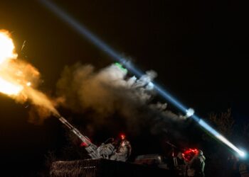 Russia strikes residential constructing, gasoline pipeline in Odesa, explosions heard in Kyiv, amid Russian missile, drone assault