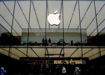 Trump FTC sends letter to Apple over alleged political bias in its information app