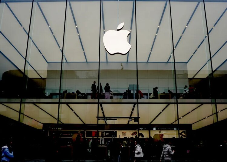 Trump FTC sends letter to Apple over alleged political bias in its information app