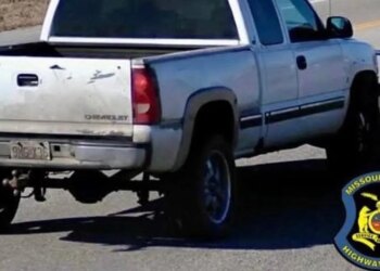 Manhunt underway after deputy killed in Missouri