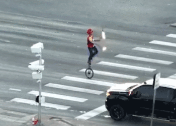 Fireplace-juggling unicyclist stops Colorado visitors at busy intersection