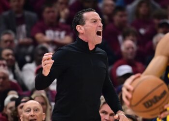 Kenny Atkinson fined ,000 for contact with NBA official