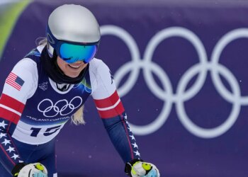 Lindsey Vonn crashes throughout Winter Olympics medal occasion
